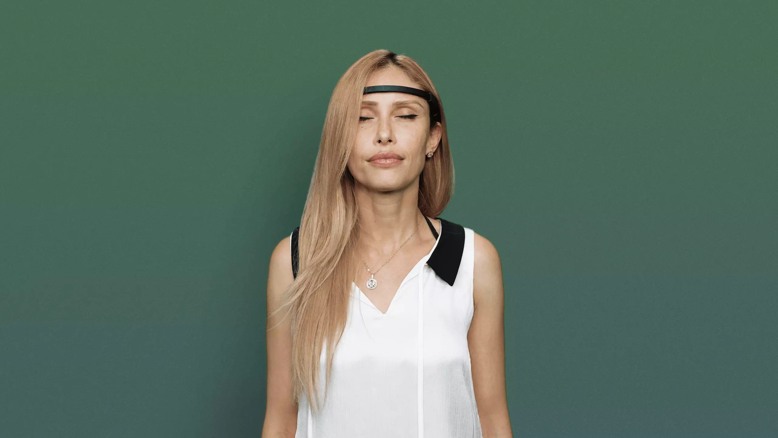A woman using a Muse headband to exercise the brain for optimal brain health - Zephyr Neuro